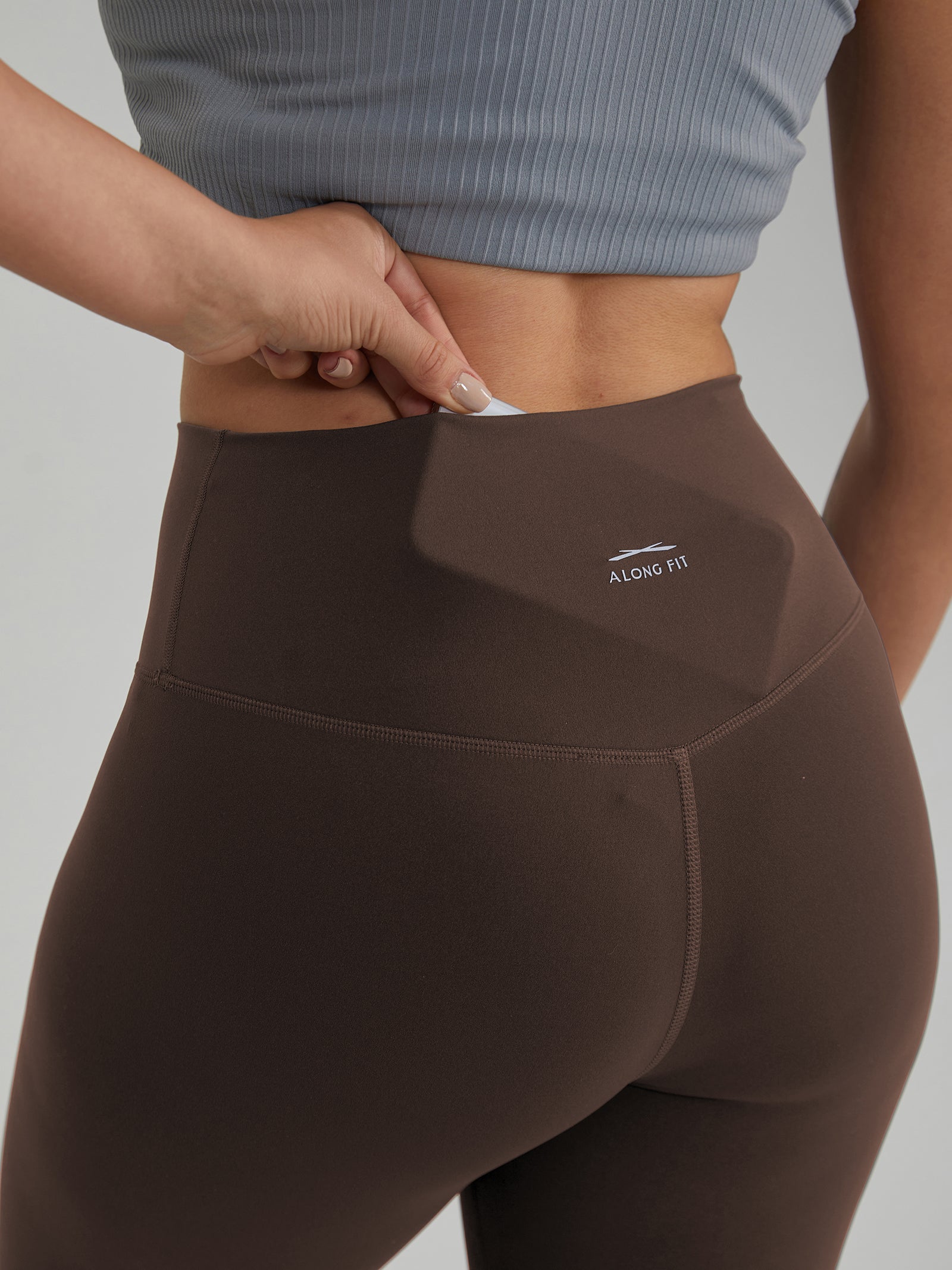 High-Waisted Yoga Pants Equipped with a Discreet Large Pocket