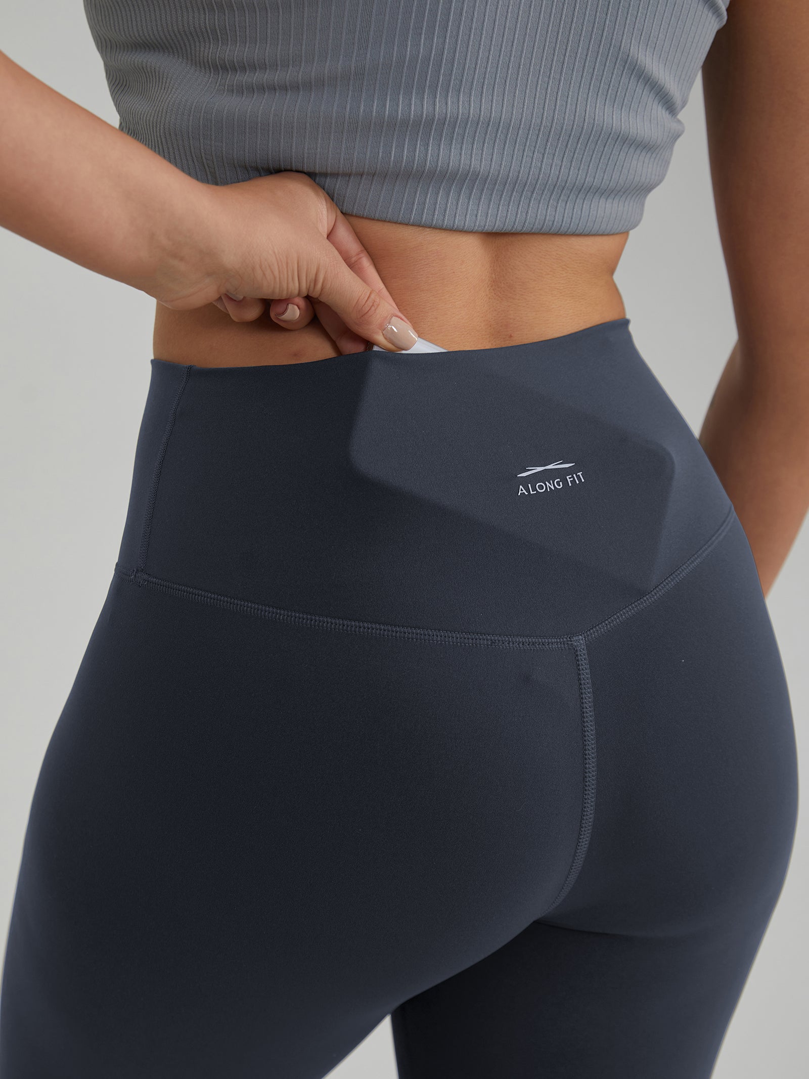 High-Waisted Yoga Pants Equipped with a Discreet Large Pocket